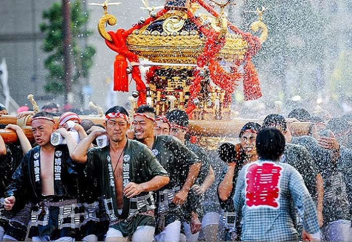 Lễ hội té nước mùa hè Nhật Bản