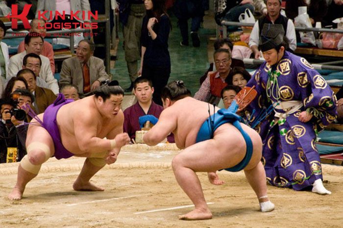 Sumo có nhiều luật lệ và quy tắc khắt khe