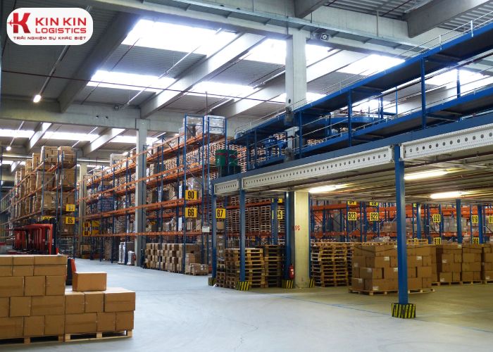 Các đơn hàng logistics có nhiều loại phí và phụ phí được viết tắt khác nhau